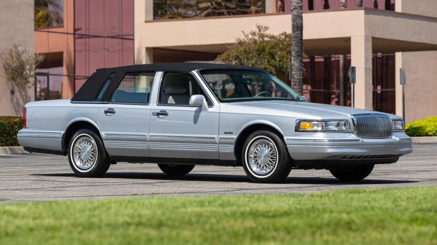 1997 Lincoln Town Car - Image 12 of 28