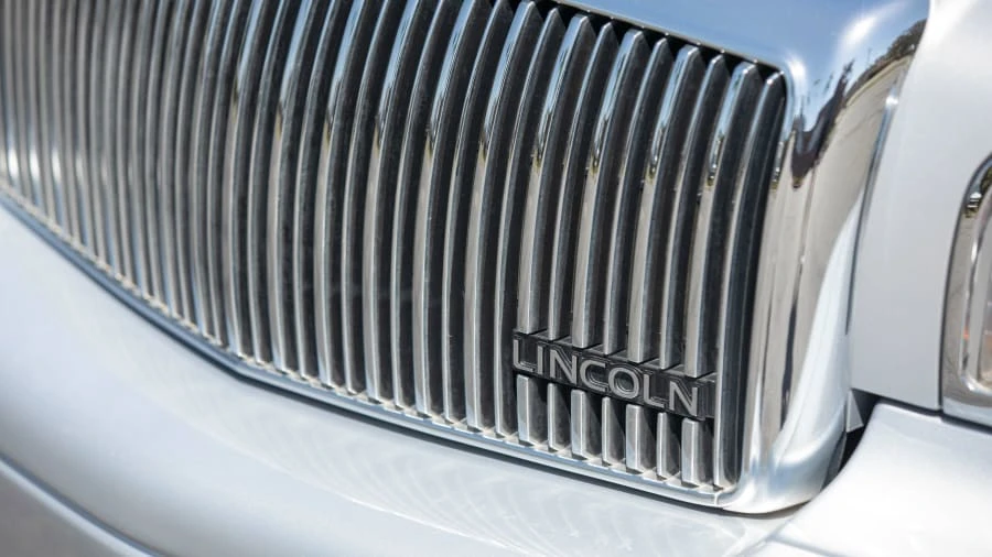 1997 Lincoln Town Car - Image 21 of 28