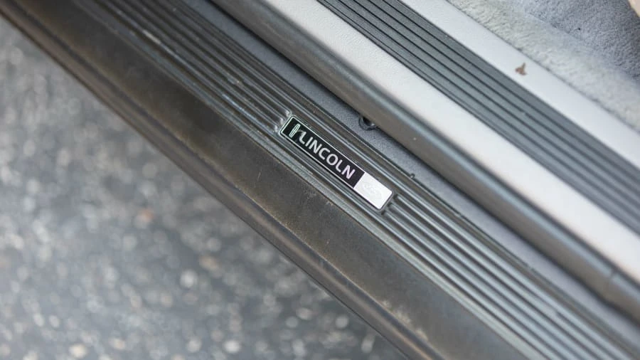 1997 Lincoln Town Car - Image 25 of 28