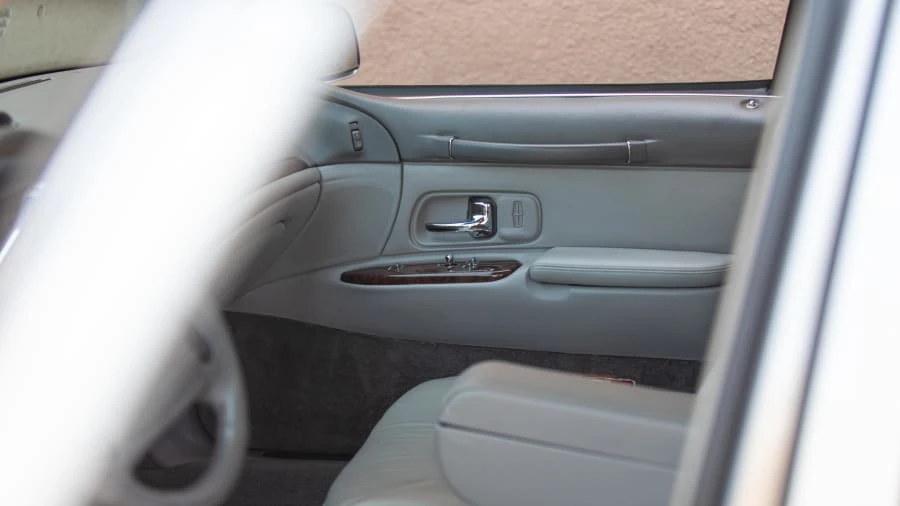 1997 Lincoln Town Car - Image 26 of 28