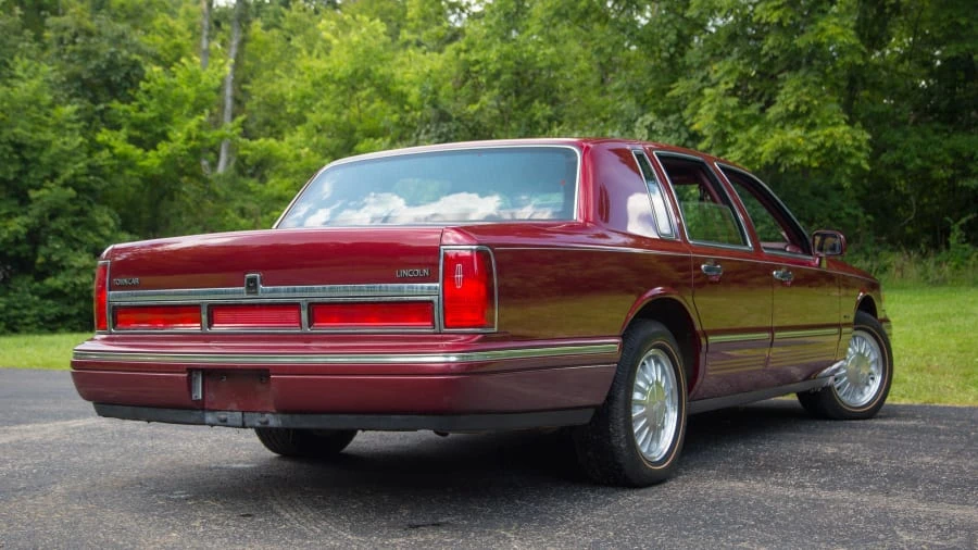 1997 Lincoln Town Car - Image 3 of 12