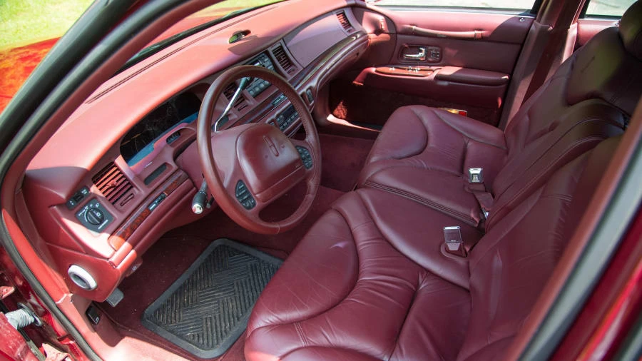 1997 Lincoln Town Car - Image 4 of 12