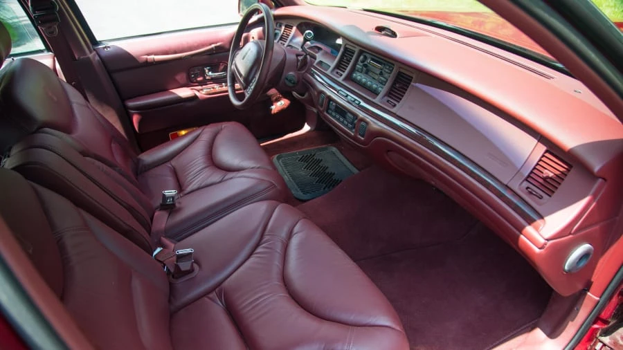 1997 Lincoln Town Car - Image 5 of 12