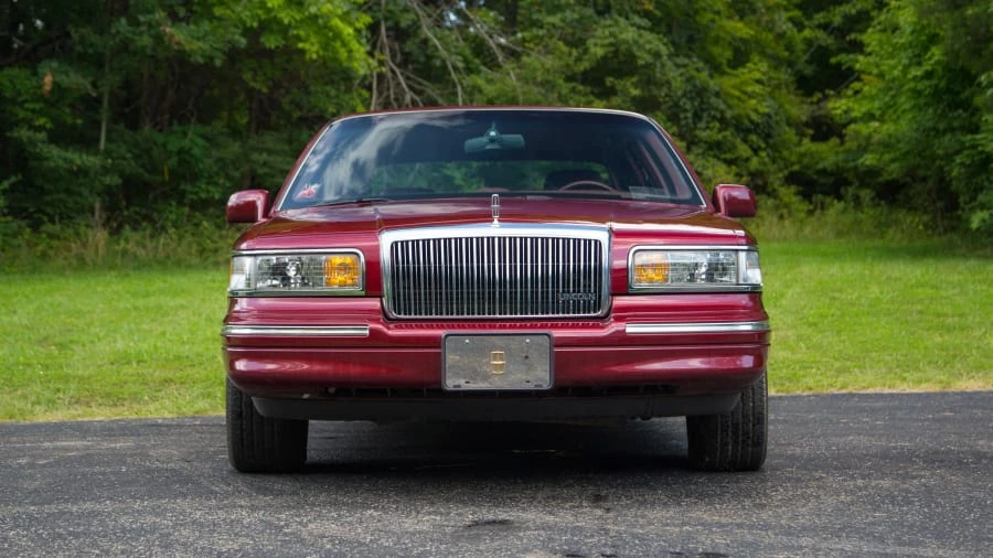1997 Lincoln Town Car - Image 9 of 12