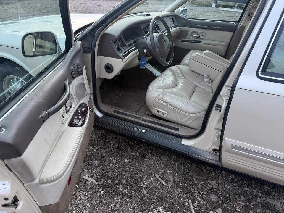 1997 Lincoln Town Car - Image 4 of 9
