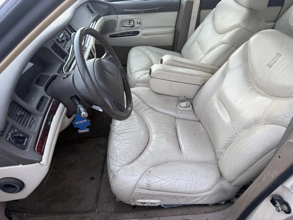 1997 Lincoln Town Car - Image 9 of 9