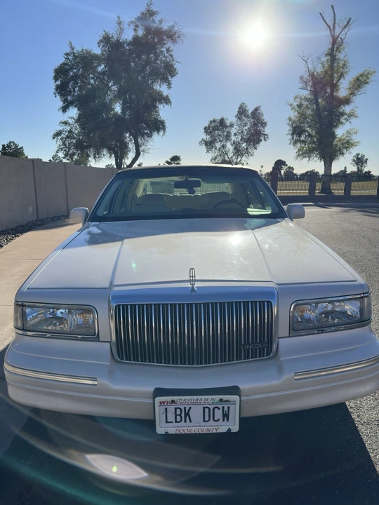 1997 Lincoln Town Car - Image 4 of 10