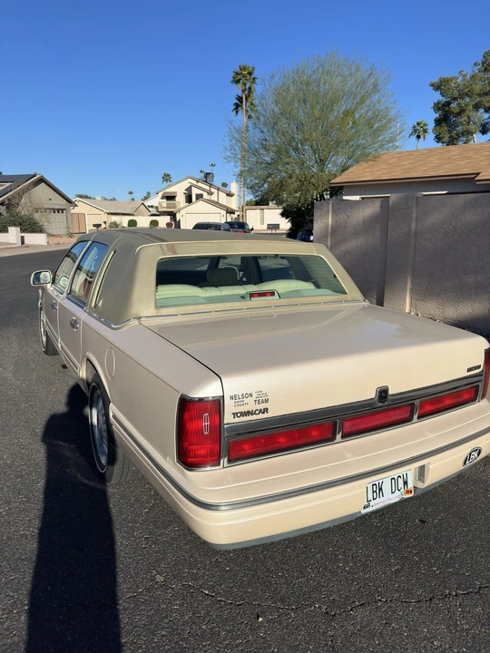 1997 Lincoln Town Car - Image 6 of 10