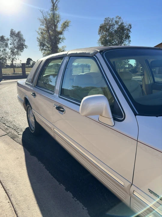 1997 Lincoln Town Car - Image 3 of 10