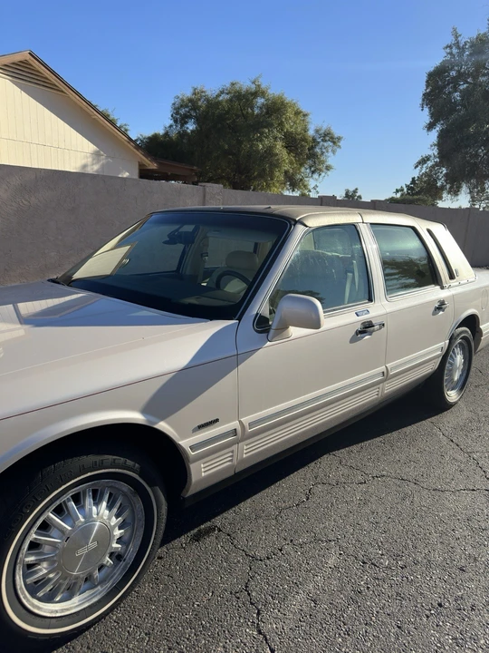 1997 Lincoln Town Car - Image 5 of 10