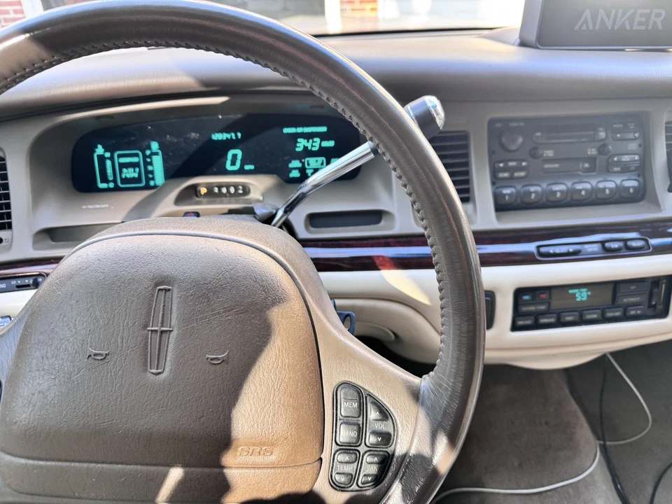 1997 Lincoln Town Car - Image 18 of 21