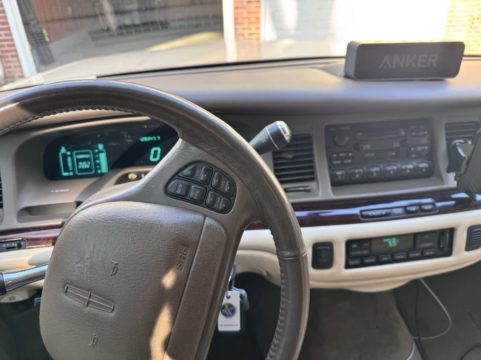 1997 Lincoln Town Car - Image 19 of 21