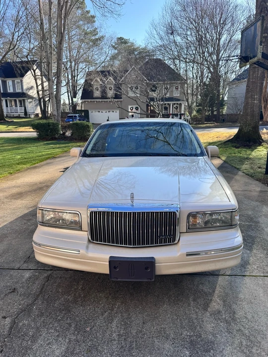 1997 Lincoln Town Car - Image 3 of 21