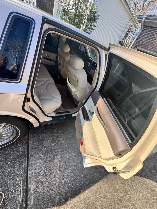1997 Lincoln Town Car - Image 9 of 21
