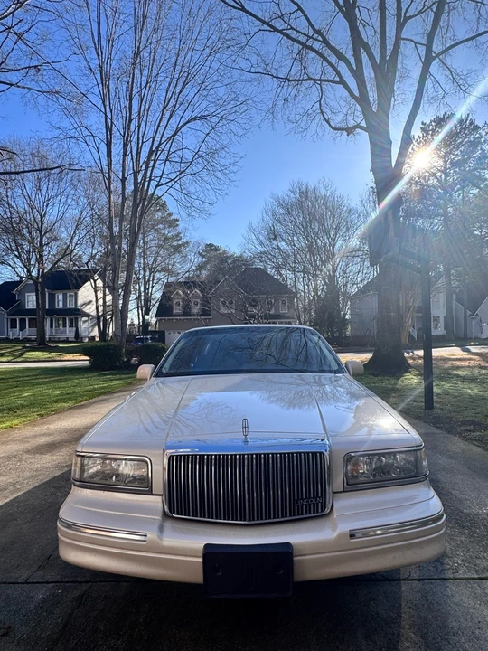 1997 Lincoln Town Car - Image 4 of 21