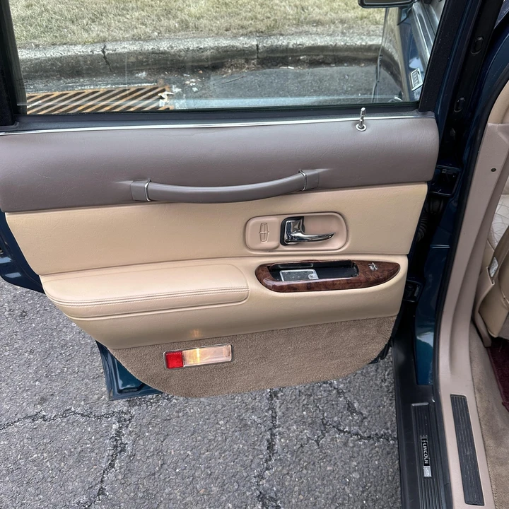 1997 Lincoln Town Car - Image 18 of 21
