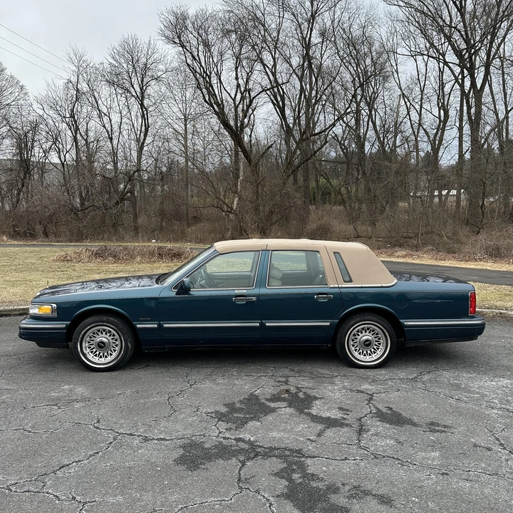 1997 Lincoln Town Car - Image 8 of 21