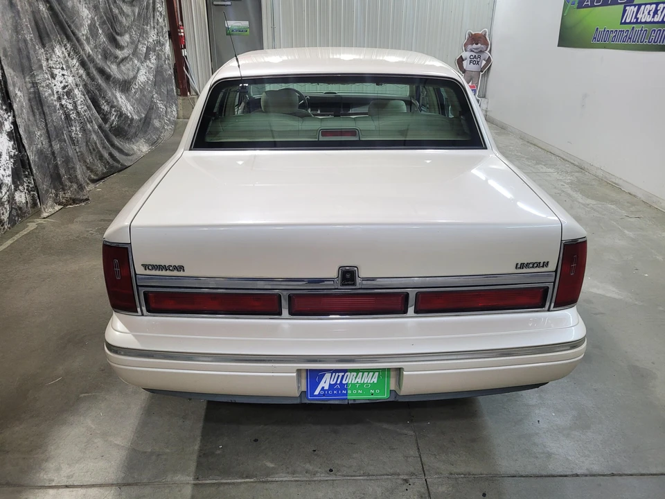1997 Lincoln Town Car - Image 14 of 31