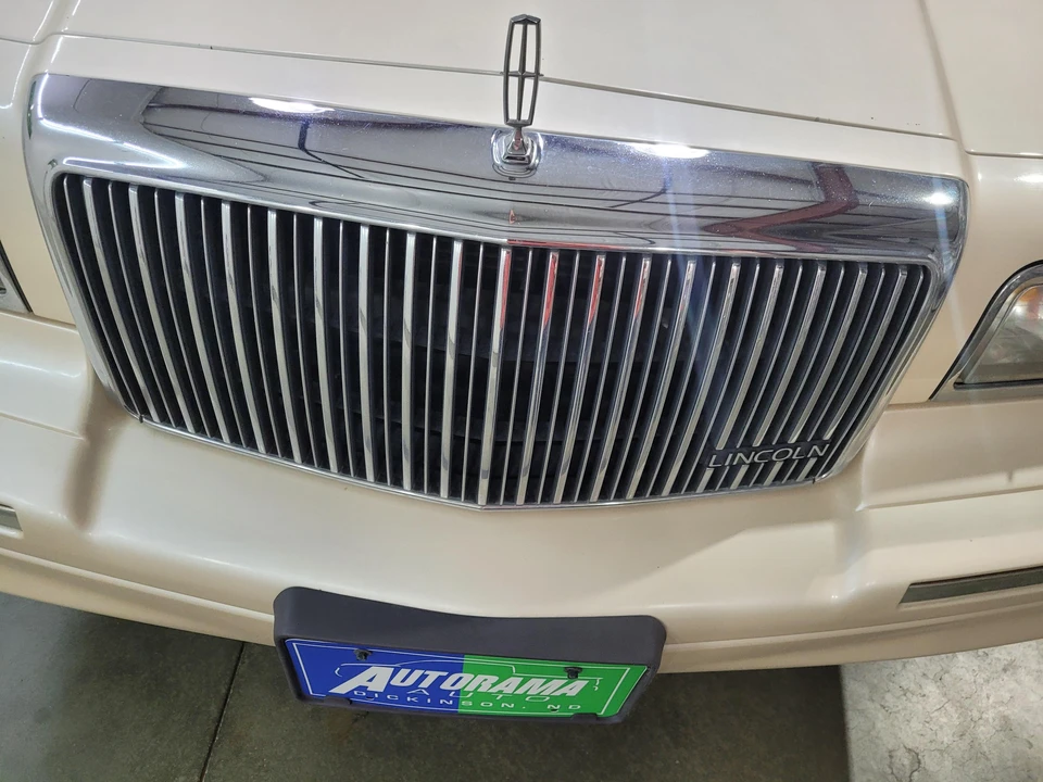 1997 Lincoln Town Car - Image 21 of 31