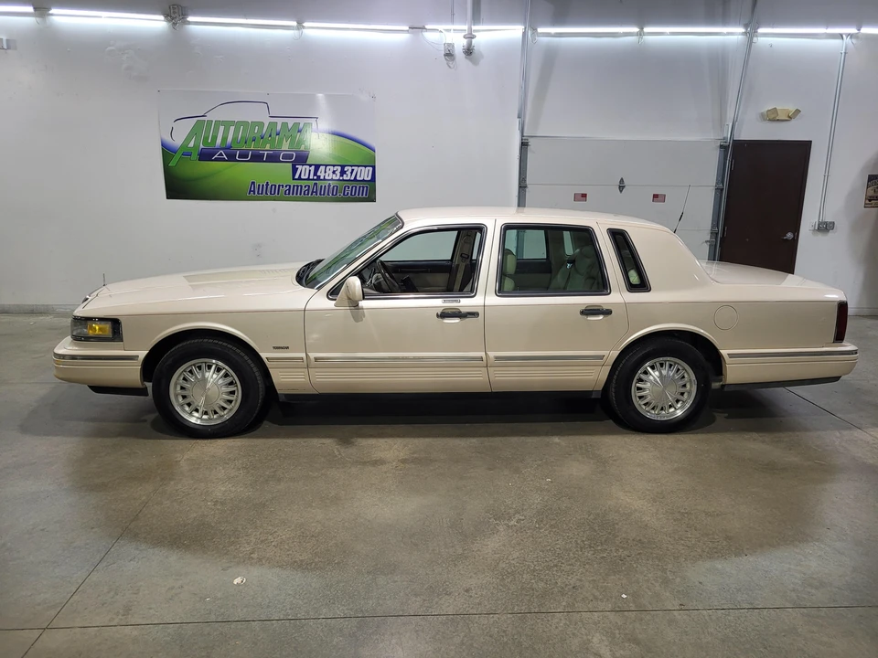 1997 Lincoln Town Car - Image 11 of 31