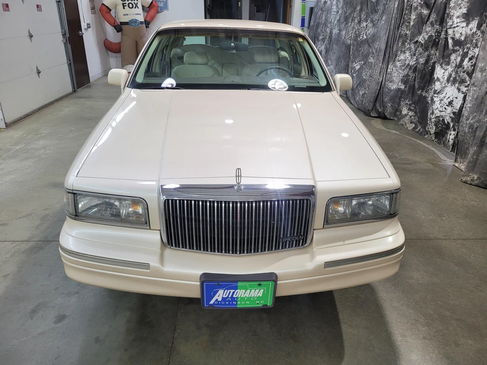1997 Lincoln Town Car - Image 6 of 31