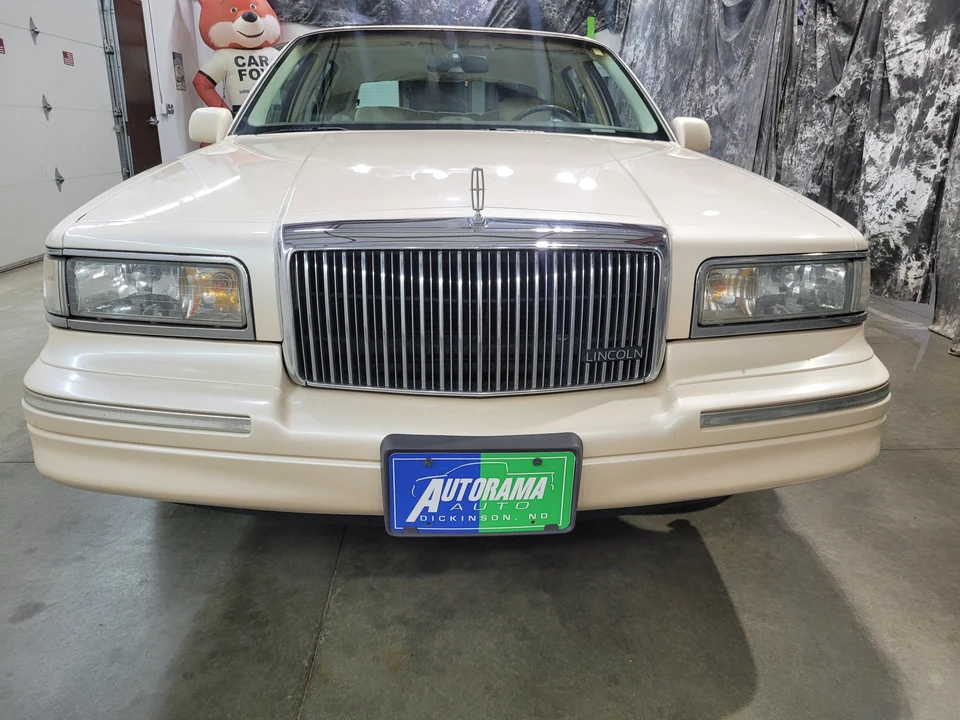 1997 Lincoln Town Car - Image 7 of 31