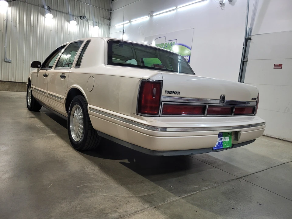 1997 Lincoln Town Car - Image 13 of 31