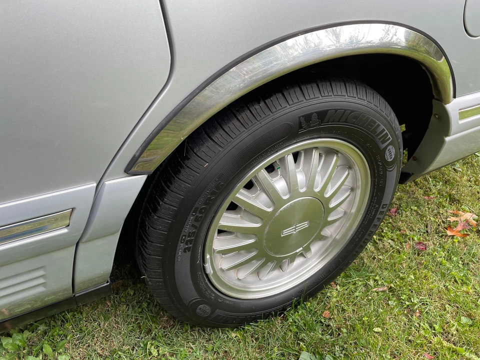 1997 Lincoln Town Car - Image 25 of 31