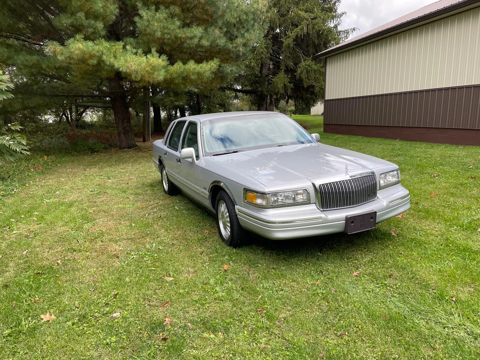 1997 Lincoln Town Car - Image 18 of 31