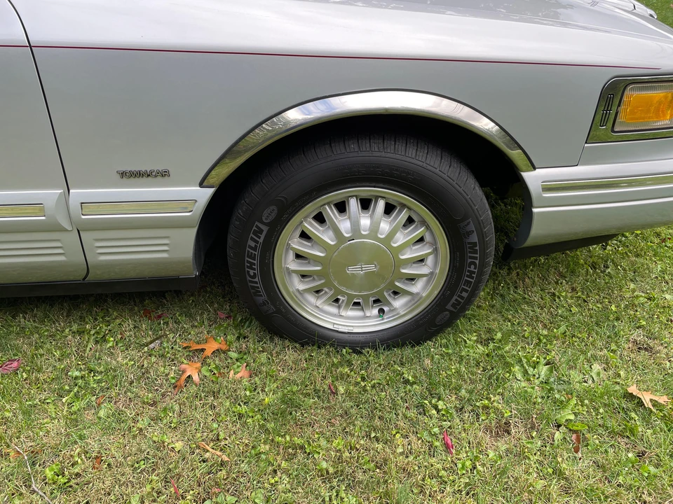 1997 Lincoln Town Car - Image 30 of 31