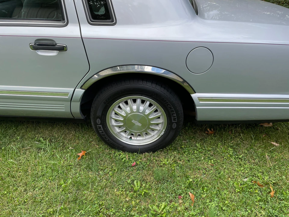 1997 Lincoln Town Car - Image 24 of 31