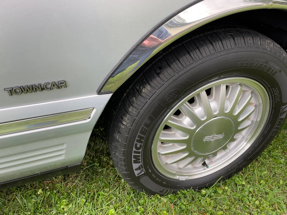 1997 Lincoln Town Car - Image 29 of 31