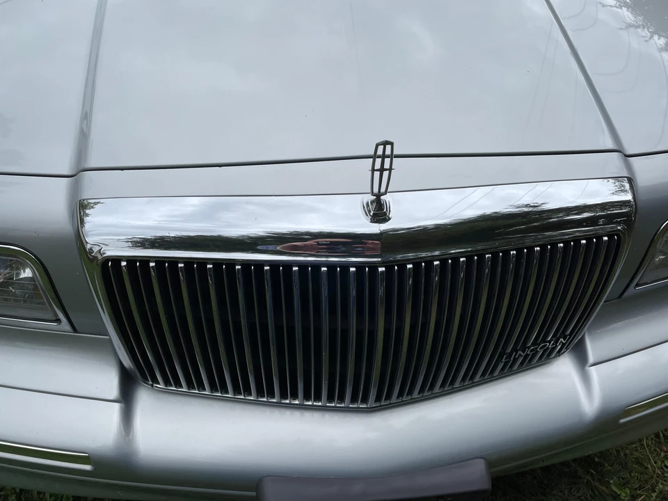 1997 Lincoln Town Car - Image 20 of 31