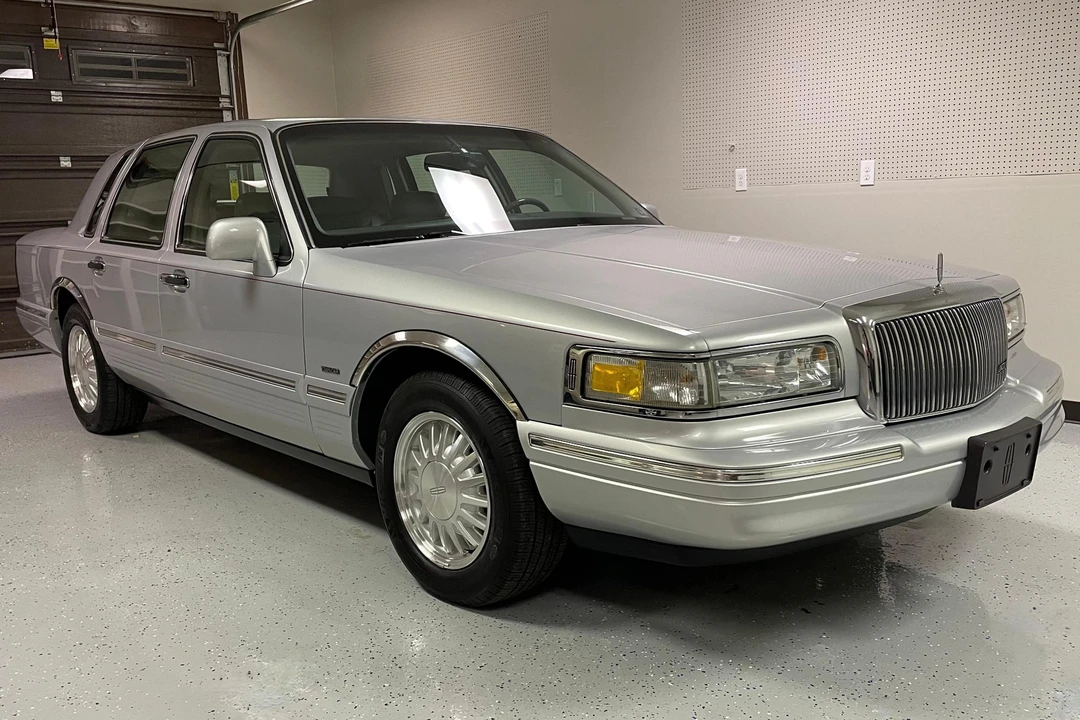 1997 Lincoln Town Car - Image 17 of 31