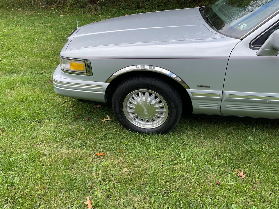 1997 Lincoln Town Car - Image 22 of 31