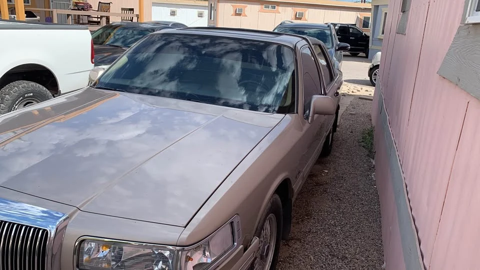 1997 Lincoln Town Car - Image 2 of 3