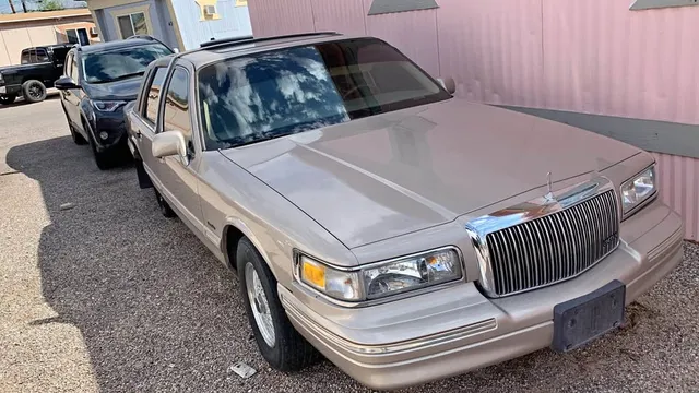 1997 Lincoln Town Car Cartier Designer Sedan 4D