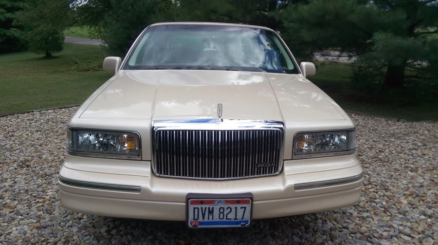 1997 Lincoln Town Car - Image 2 of 12