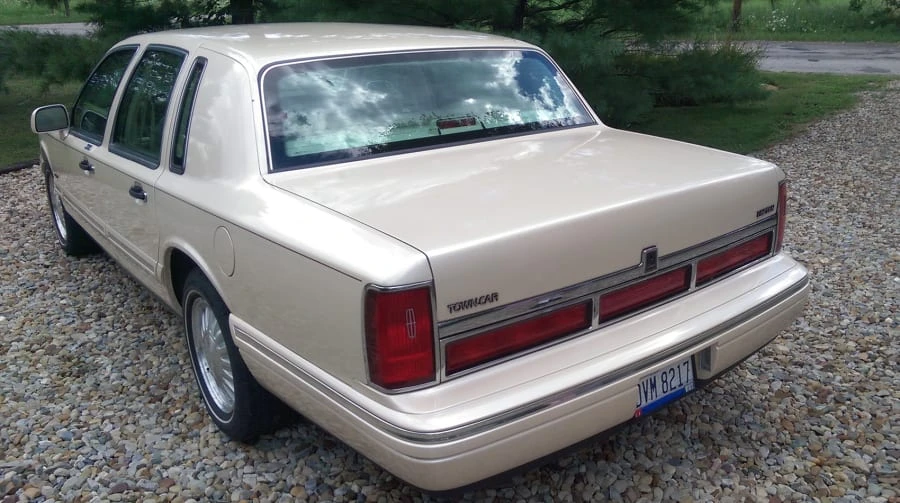 1997 Lincoln Town Car - Image 3 of 12