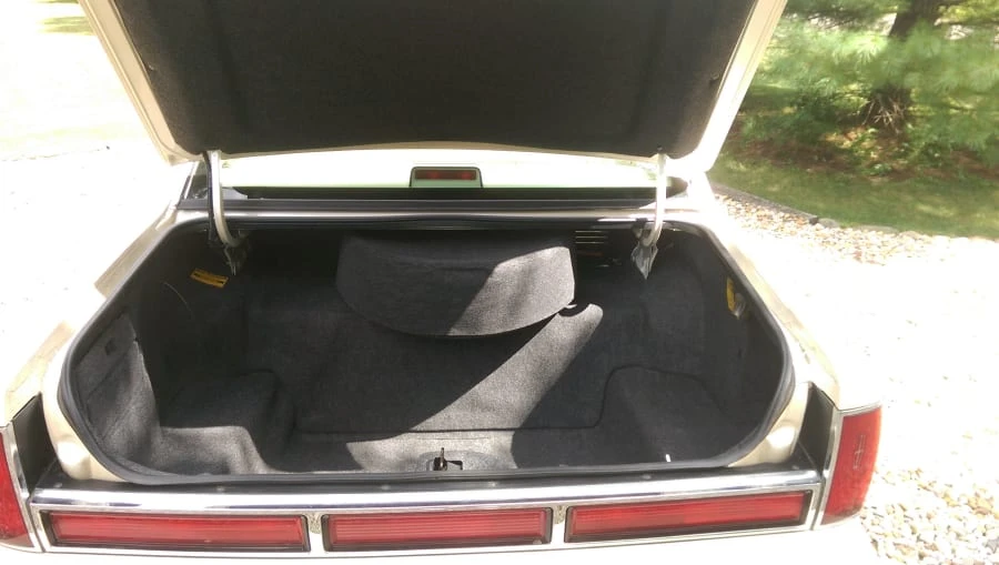 1997 Lincoln Town Car - Image 8 of 12