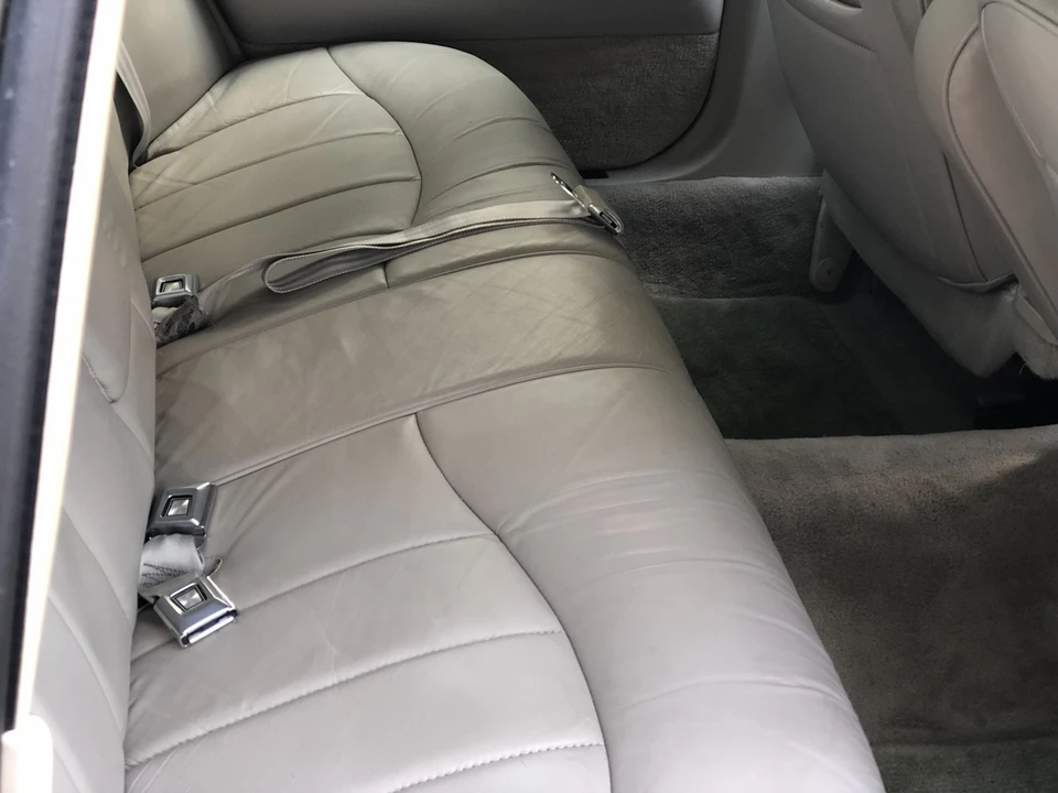 1997 Lincoln Town Car - Image 8 of 10