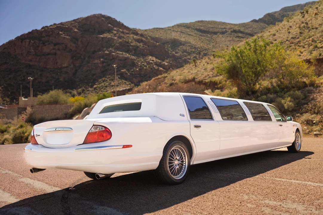 1997 Lincoln Town Car - Image 9 of 21