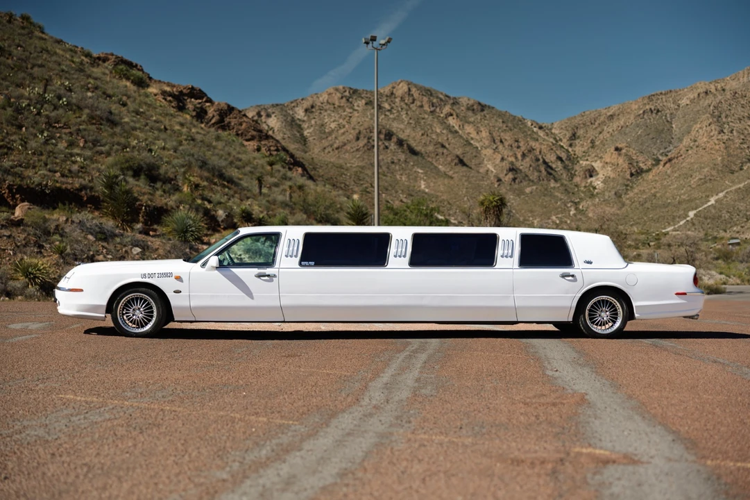 1997 Lincoln Town Car - Image 2 of 21