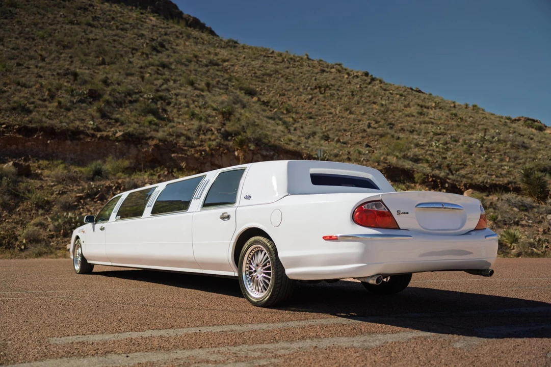 1997 Lincoln Town Car - Image 8 of 21