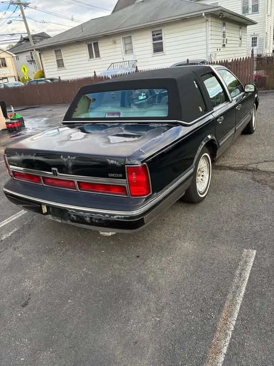 1997 Lincoln Town Car - Image 3 of 8