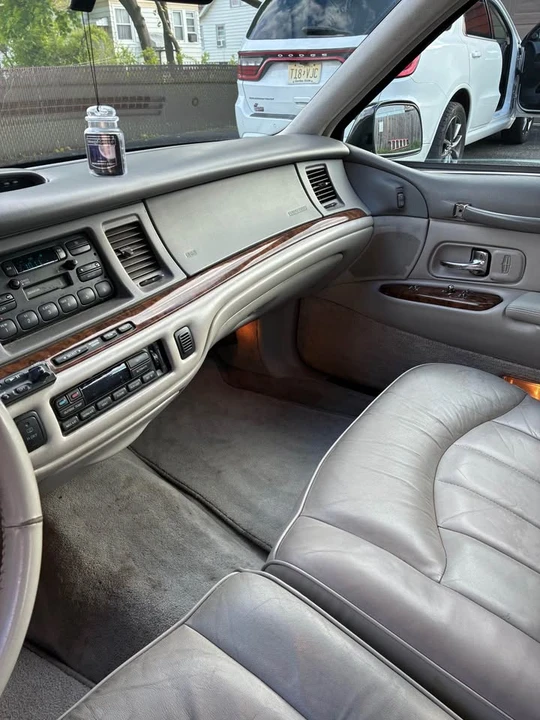 1997 Lincoln Town Car - Image 6 of 8