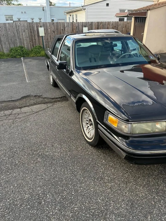 1997 Lincoln Town Car - Image 2 of 8
