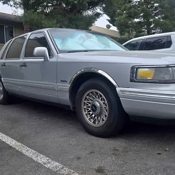 1997 Lincoln Town Car Executive Sedan 4D