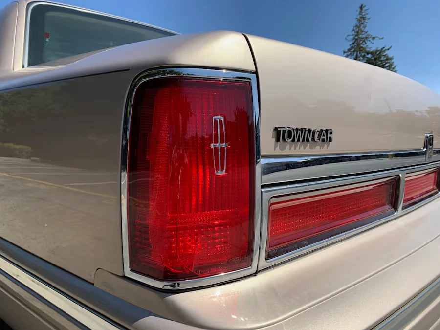 1997 Lincoln Town Car - Image 11 of 31