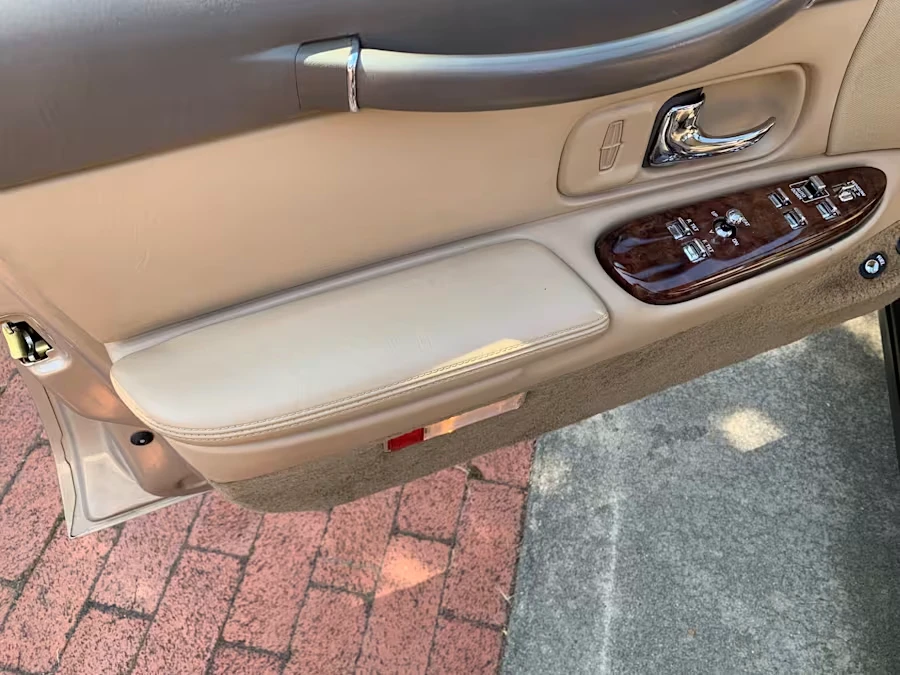 1997 Lincoln Town Car - Image 29 of 31